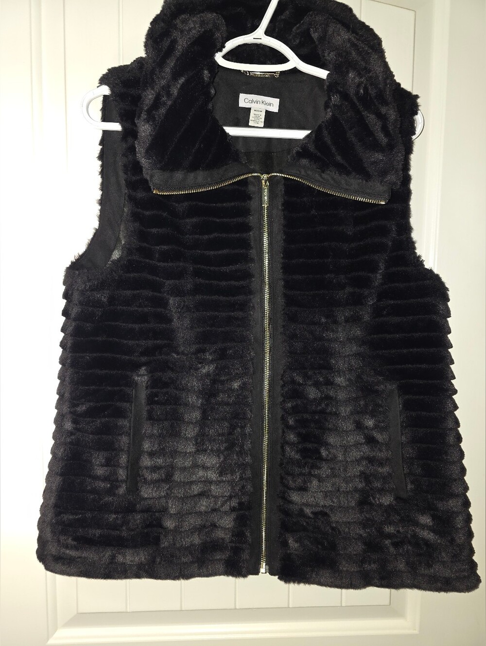 Calvin Klein Black Faux Fur Zip-Up Vest NWOT Size Medium ❤️❤️
